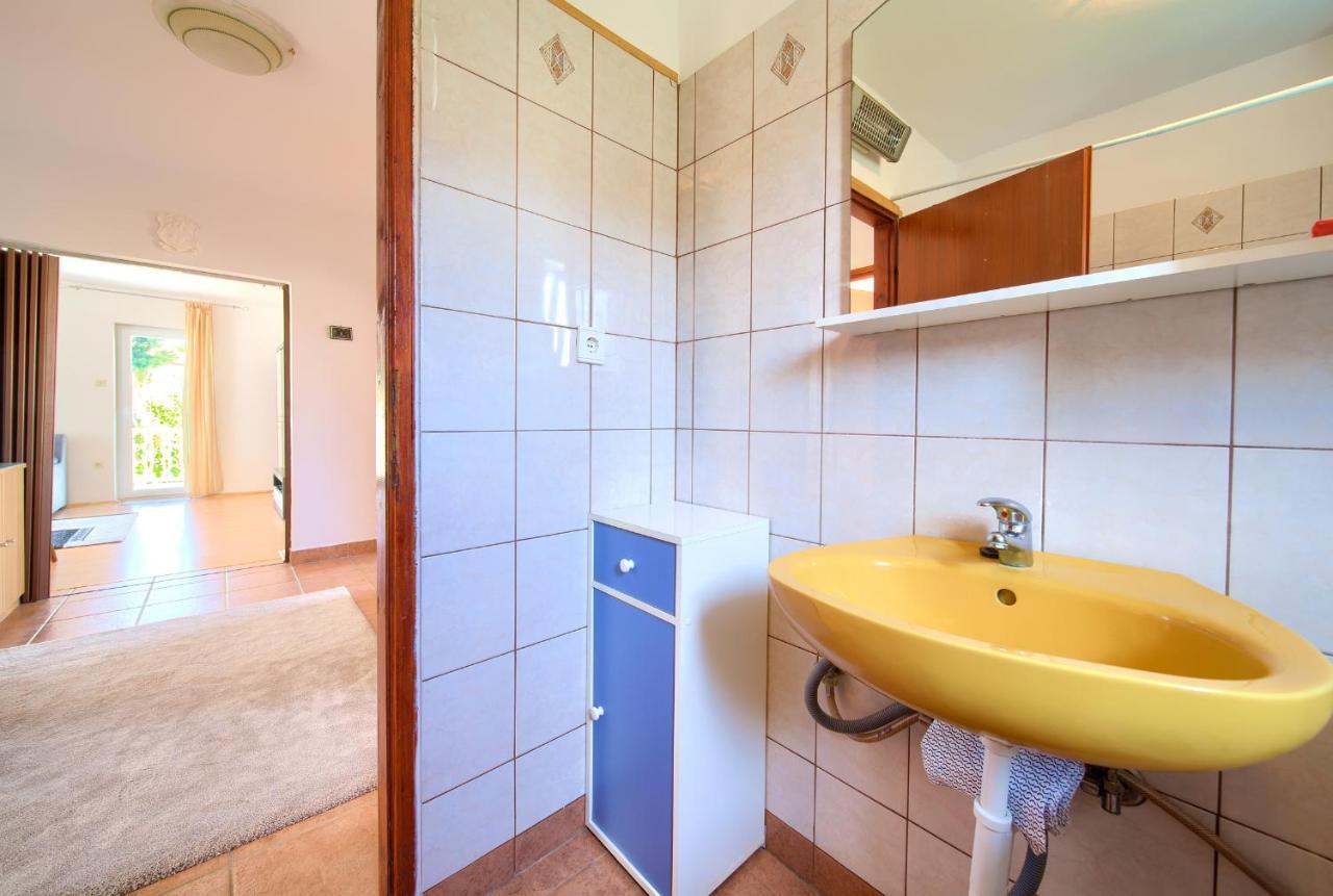 Apartment Drazana Krk Island Ngoại thất bức ảnh